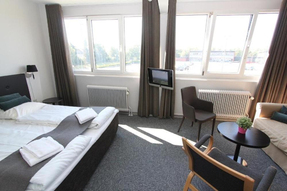 Banegaardshotellet Vojens المظهر الخارجي الصورة