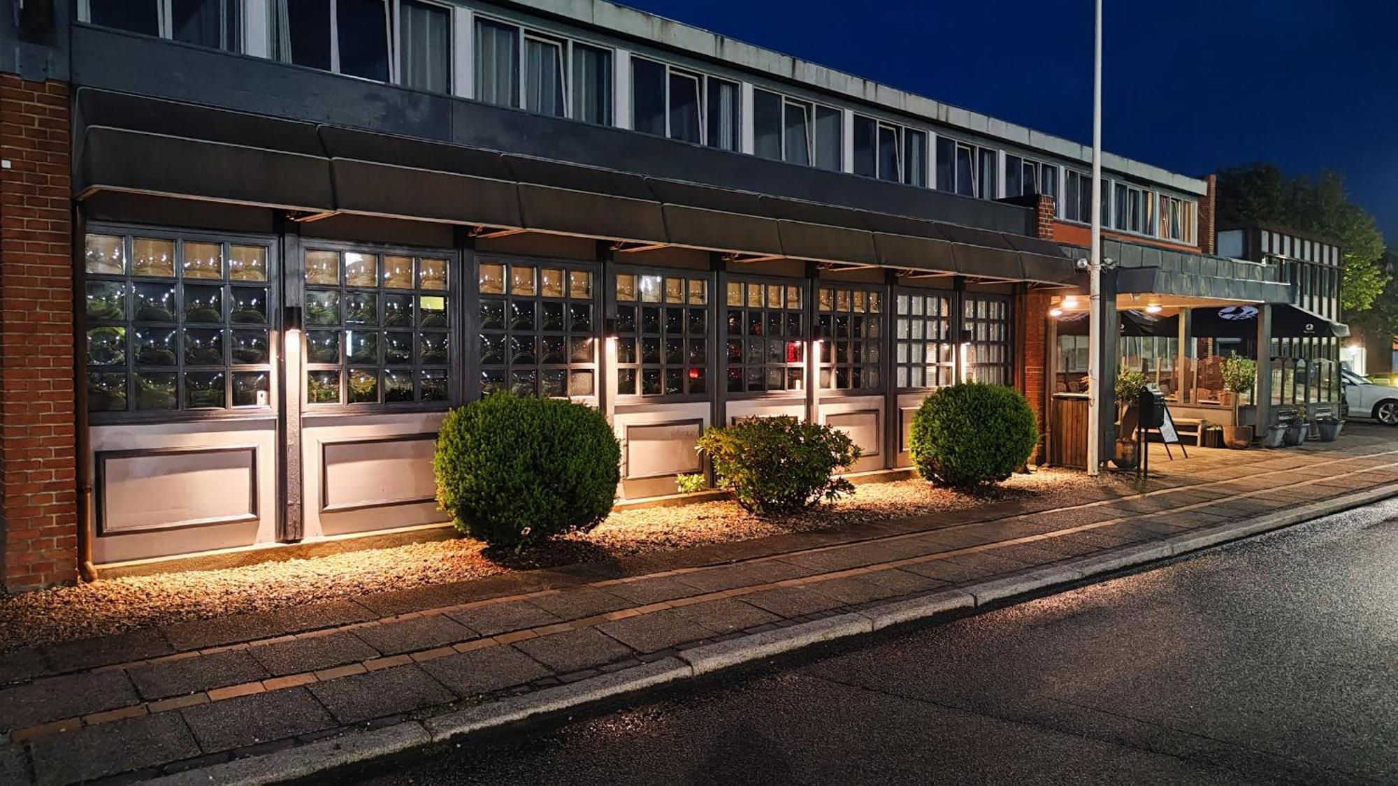 Banegaardshotellet Vojens المظهر الخارجي الصورة